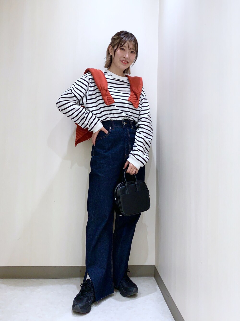 「だから秋服が好き、カーディガン、ボーダー、ボーダートップス、デニムパンツ、ストレートデニム、ハイウエストデニム、肩掛けカーデ、肩掛け、プロデューサー巻き、休日スタイル、ボストンバッグ、LOWRYS FARM、オトナカジュアル、オトナ女子」｜「Instagramもフォローお願いします❤︎のアイテム（その他、その他）」を使った、おかゆ❤︎彡さん（レディース・158cm）の秋コーディネートの1枚目の写真