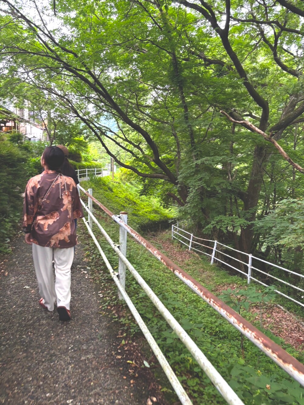 「GUのアイテム（パンツ、ホワイト系）」を使った、Mayu  さん（レディース・157cm）の夏コーディネートの1枚目の写真