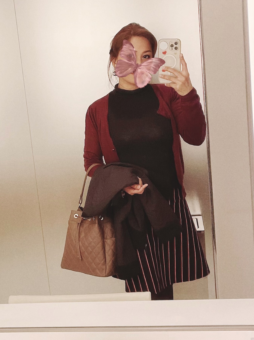 「今日のコーデ、大人ガーリー、デートコーデ、スカートコーデ、UNIQLO、SHIPS、leather bag、simple、シンプルコーデ、シンプル、シンプルスタイル」｜「mode fourrureのアイテム（バッグ、ブラウン系）」を使った、Lenさん（骨格ストレート・レディース・151cm）の冬コーディネートの1枚目の写真