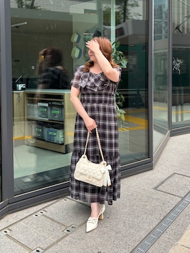 「one after another NICE CLAUP(ワンアフターアナザーナイスクラップ)のアレンジスリーブフリルロングワンピース(ワンピース、その他)」を使った、小川こゆきさん(レディース・152cm)の春コーディネート