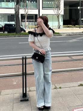 「one after another NICE CLAUP(ワンアフターアナザーナイスクラップ)の2WAYシャーリングブラウス(シャツ/ブラウス、ホワイト系)」を使った、小川こゆきさん(レディース・152cm)の春コーディネート
