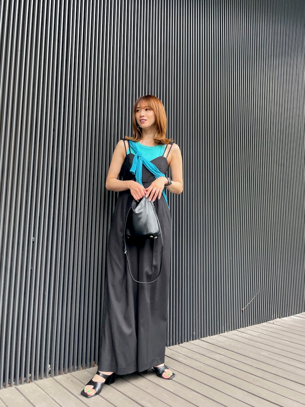 「大人コーデ、オトナ女子、オトナカジュアル、サロペット、UNIQLO、amerivintage、MM6、高身長女子、高身長コーデ、高身長女子コーデ」｜「AmeriのMEDI AMERI×MILLER CUP IN TANK TOP（タンクトップ、ブルー系）」を使った、さつき みゆ🌛さん（レディース・168cm）の秋コーディネートの1枚目の写真