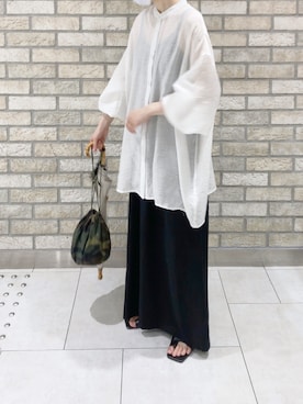 「アイテム（長傘、グレー系）」を使った、zua.さん（レディース・157cm）の夏コーディネート