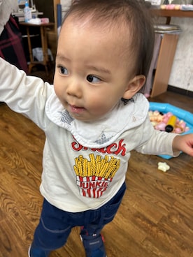「アイテム（スウェットパンツ）」を使った、じゅーさんさん（キッズ・70cm）の秋コーディネート