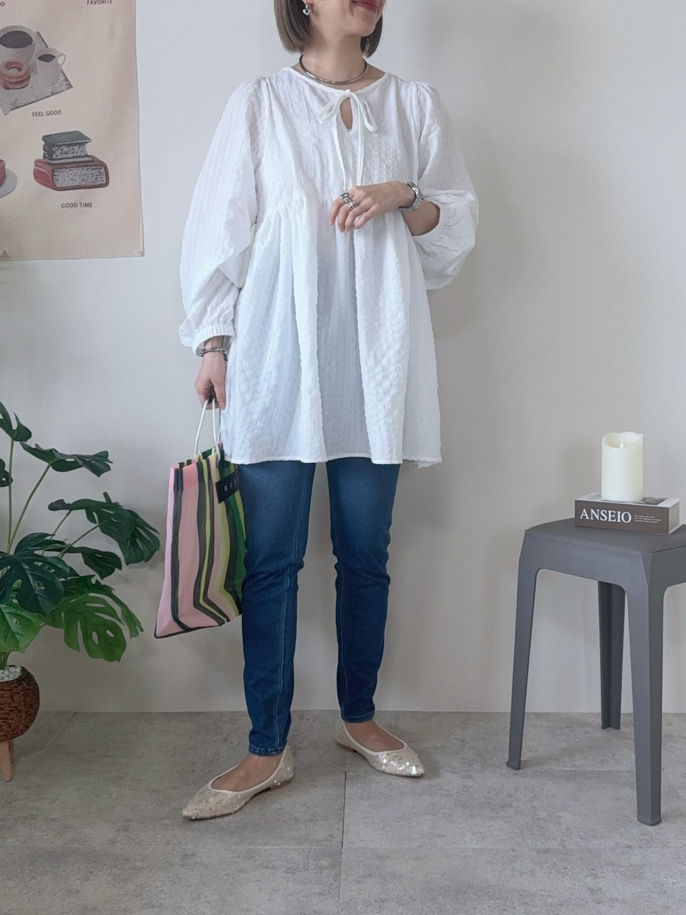 「PR、GeeRA、ジーラ、geera_ootd、チュニック、ぺプラムトップス、春コーデ、おしゃれさんと繋がりたい、シンプルコーデ、大人カジュアル、スキニーデニム、40代ファッション、プチプラコーデ、プチプラファッション」｜「MARNI MARKETのストライプバッグ（トートバッグ、グリーン系）」を使った、memeさん（レディース・158cm）の冬コーディネートの1枚目の写真