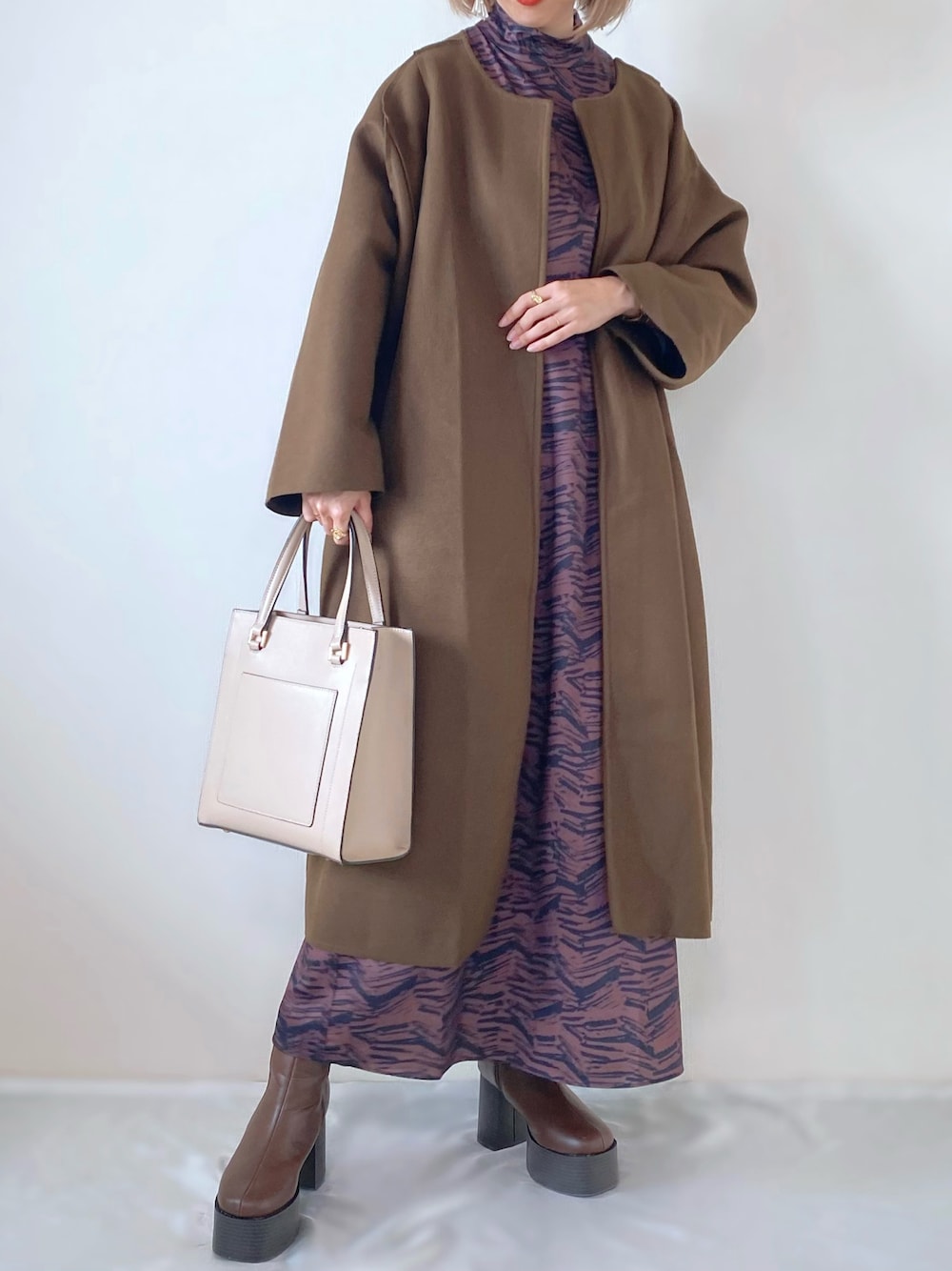 「sakishimatokyo、ZOZOTOWN購入品、プチプラコーデ、秋服コーデ、ロングコート、コート、ブラウンコーデ、おしゃれさんと繋がりたい」｜「sakishimatokyoのボリュームノーカラーロングコート（ノーカラーコート、ブラウン系）」を使った、memeさん（レディース・158cm）の秋コーディネートの1枚目の写真