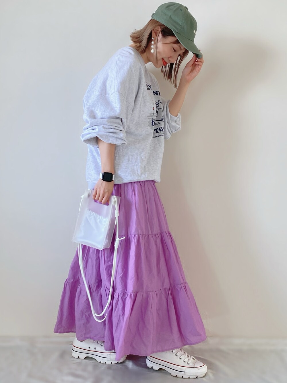 「americanneedle、キャップ、ティアードスカート、66girls、スウェット、厚底スニーカー、おしゃれさんと繋がりたい、春コーデ、春服みてみて」｜「FREAK'S STOREのAMERICAN NEEDLE/アメリカンニードル Kale ロゴキャップ/44950A-KALE（キャップ、グリーン系）」を使った、memeさん（レディース・158cm）の春コーディネートの1枚目の写真