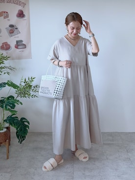 「pocket（ポケット）のVネックティアードワンピース（ワンピース、ベージュ系）」を使った、memeさん（レディース・158cm）の春コーディネート