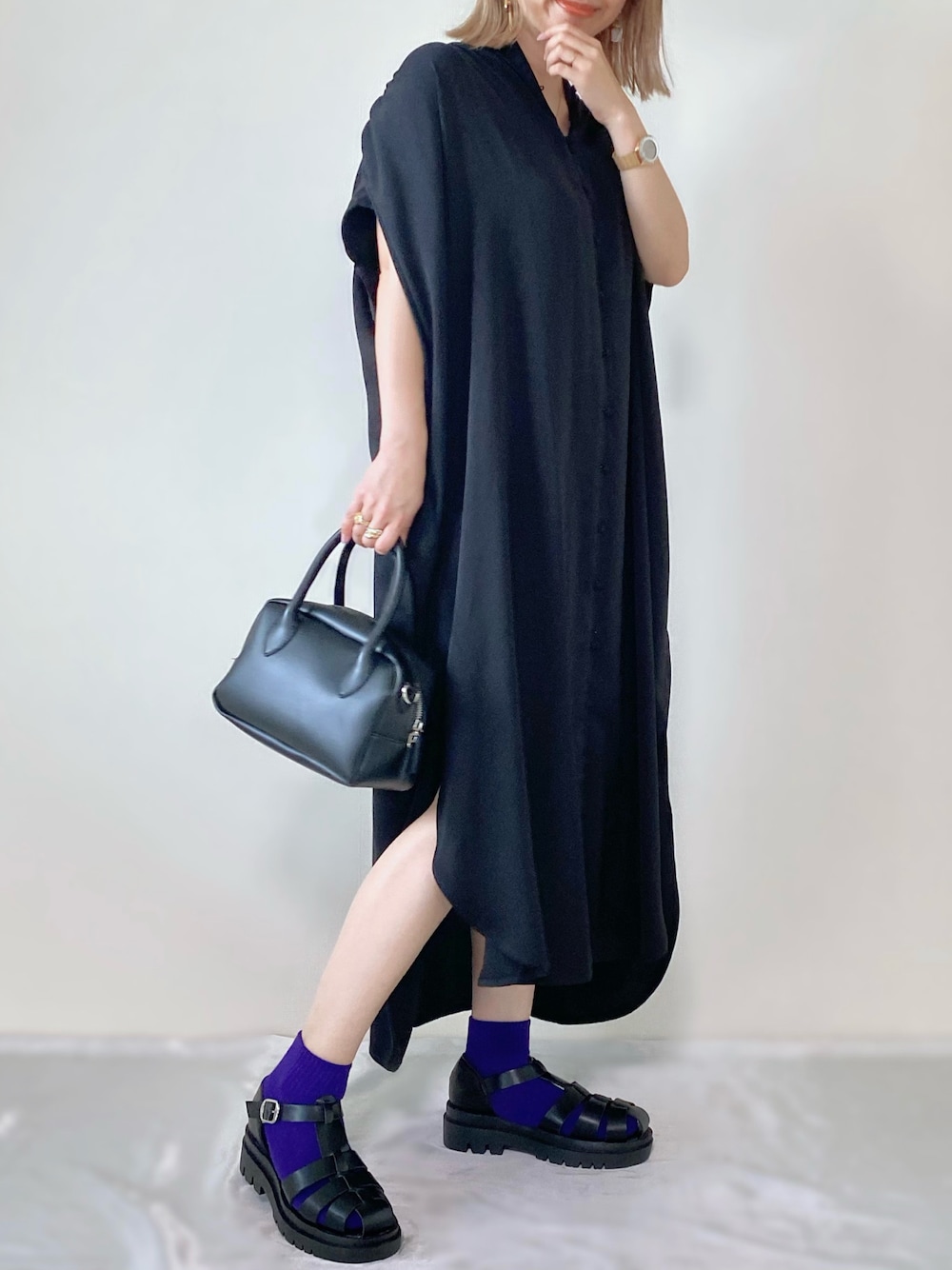 「forksy.、フォルクシー、グルカサンダル、サンダル、antiqua、ワンピース、CrossCharm、おしゃれさんと繋がりたい、モノトーン」｜「antiquaのシャツワンピース（ワンピース、ブラック系）」を使った、memeさん（レディース・158cm）の春コーディネートの1枚目の写真