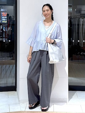 「LOWRYS FARM（ローリーズファーム）のヤワラカルイ２ＷＡＹショルダーＢＡＧ 115210（ショルダーバッグ、シルバー系）」を使った、がままきさん（レディース・167cm）の夏コーディネート