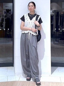 「LOWRYS FARM（ローリーズファーム）のイージーワイドカーブパンツ 327286（その他パンツ、グレー系）」を使った、がままきさん（レディース・167cm）の夏コーディネート