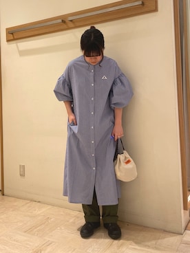 「巾着バッグ」｜「アイテム（シャツワンピース）」を使った、TSUNODAさん（レディース・160cm）の春コーディネート