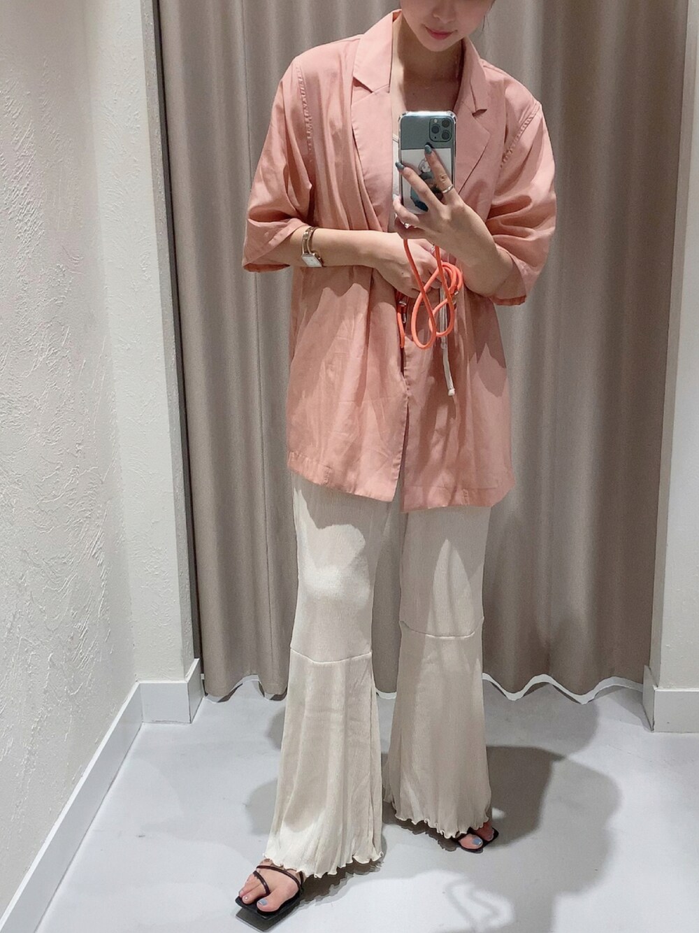 「Kastane、シアーシャツ、ピンク、フレアパンツ、休日スタイル、ジャケット、サンダル、淡色コーデ、ガーリー、cra_ootd」｜「Kastaneのシアー五分袖シャツジャケット（テーラードジャケット、ピンク系）」を使った、craさん（レディース・154cm）の夏コーディネートの1枚目の写真