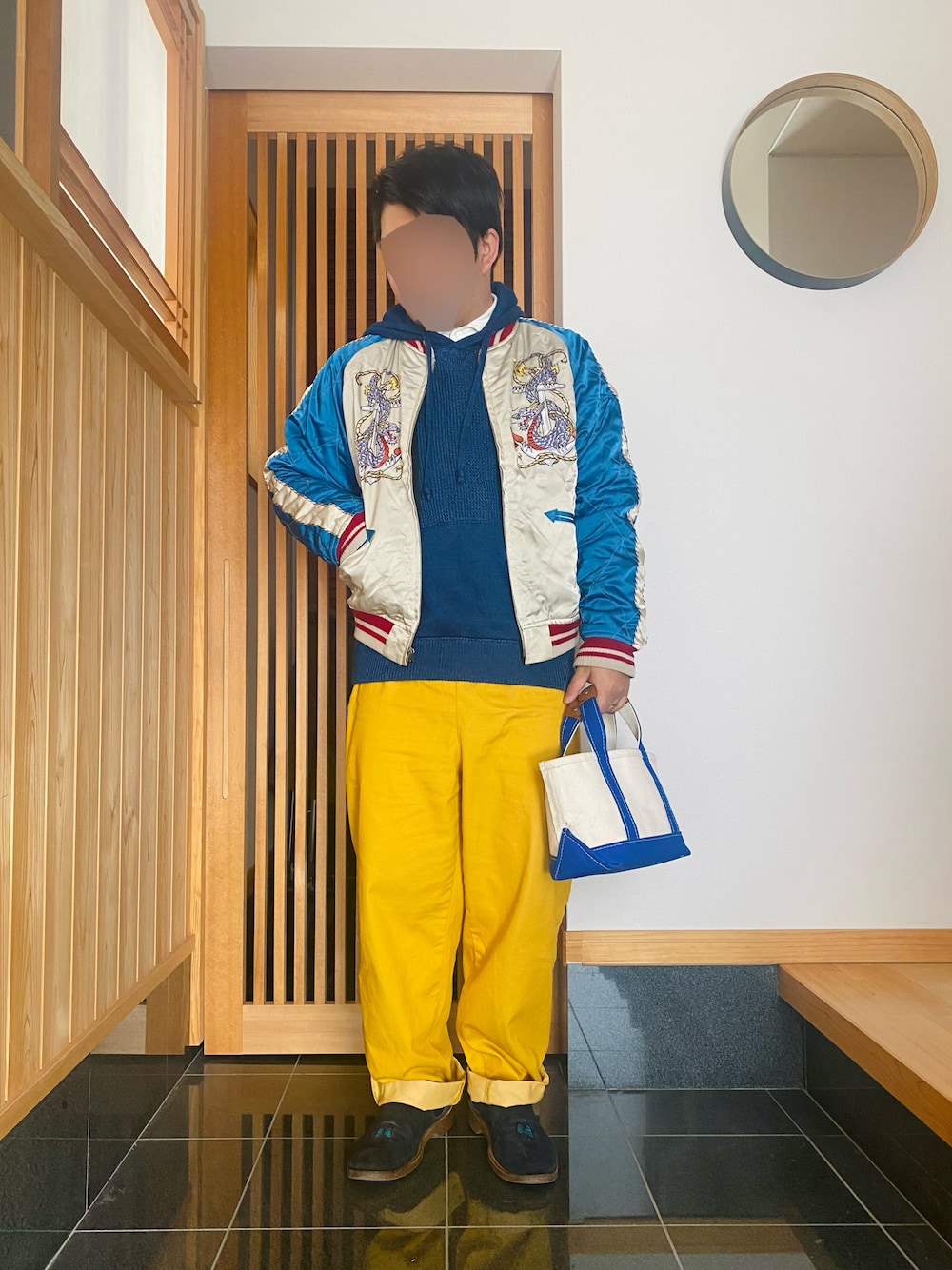 「大人コーデ、春コーデ、低身長コーデ、お洒落さんとつながりたい、スカジャン、カジュアル、春カラー、パーカー」｜「TOYS McCOYのアイテム（スカジャン、ホワイト系）」を使った、すだちさん（メンズ・165cm）の春コーディネートの1枚目の写真