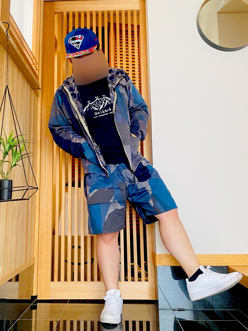 「春夏コーデ、ラフコーデ、カジュアル、夏コーデ、セットアップ、ハーフパンツ、カモフラ、キャップ、nigelcabourn」｜「Nigel Cabournのアイテム（ジャケット/アウター、ブルー系）」を使った、すだちさん（メンズ・165cm）の春コーディネートの1枚目の写真