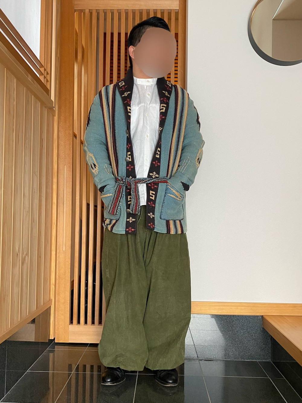 「カジュアルコーデ、お出かけコーデ、冬アウター、低身長コーデ、大人コーデ、rrl、wafu、革靴、低身長、ワイドパンツ」｜「RRLのアイテム（ニット/セーター、ブルー系）」を使った、すだちさん（メンズ・165cm）の冬コーディネートの1枚目の写真