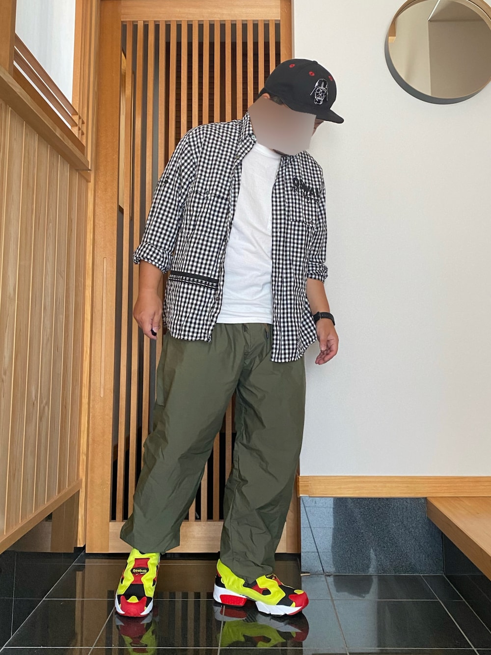 「カジュアル、オトナカジュアル、シンプル、低身長、キャップ、ポンプフューリー、ポータークラシック、秋コーデ、スニーカーコーデ、チェック」｜「NEW ERAのアイテム（キャップ、ブラック系）」を使った、すだちさん（メンズ・165cm）の夏コーディネートの1枚目の写真