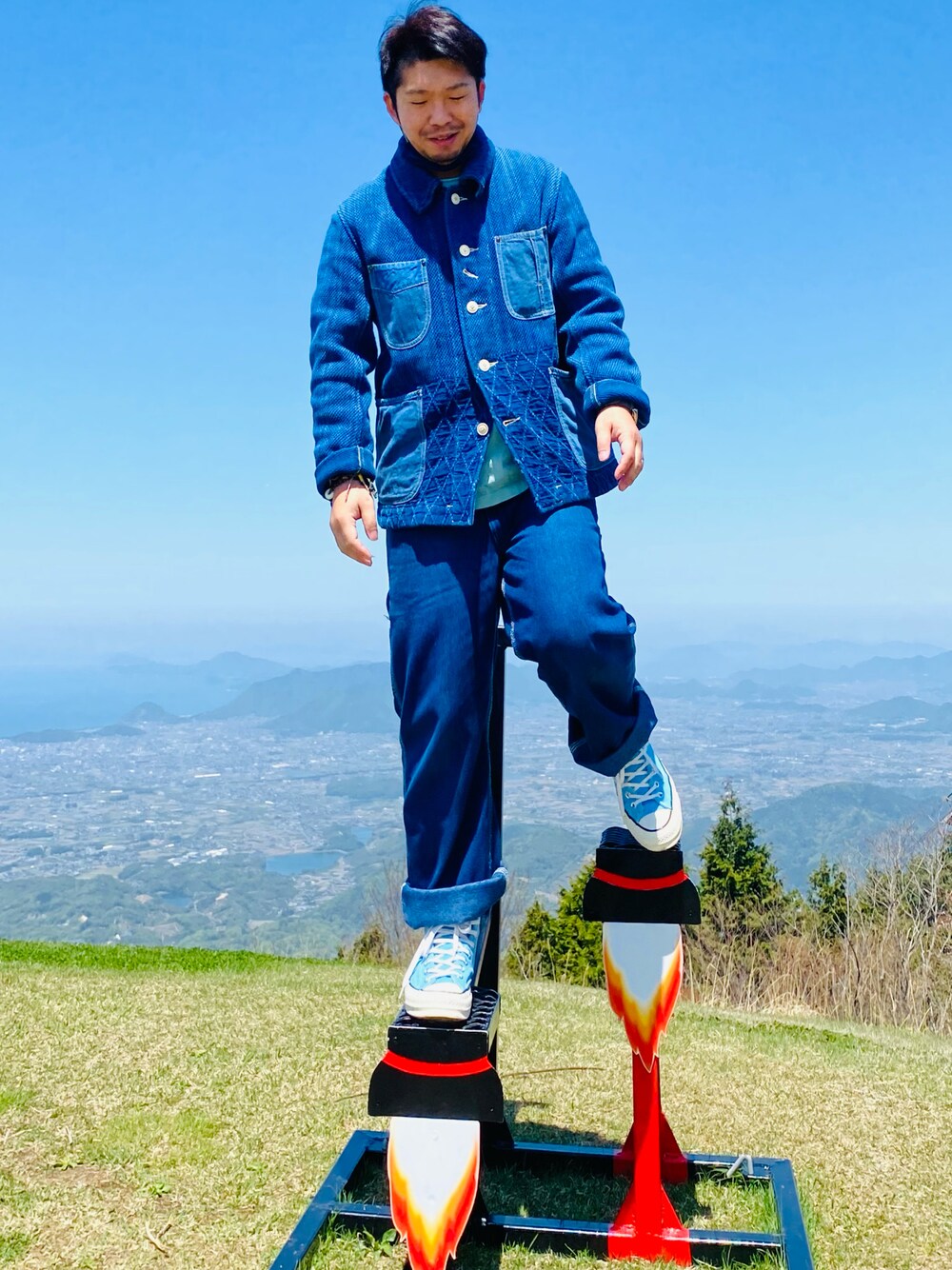 「ごきげんウィーク、休日スタイル、春夏コーデ、お洒落さんとつながりたい、リラックススタイル、スニーカーコーデ、ポータークラシック、チャックテイラー、ブルーコーデ、Porter Classic、コンバース」｜「PORTER CLASSICのアイテム（ジャケット/アウター、ブルー系）」を使った、すだちさん（メンズ・165cm）の春コーディネートの1枚目の写真