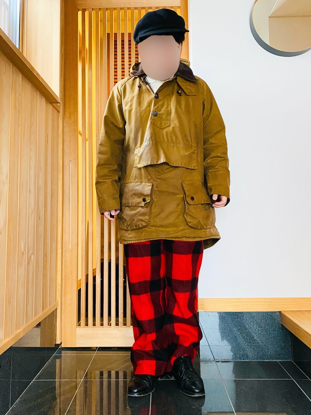 「冬コーデ、古着MIX、低身長、barbour、大人カジュアル、チェック、キャスケット、ゆるコーデ」｜「Barbourのアイテム（ジャケット/アウター、ブラウン系）」を使った、すだちさん（メンズ・165cm）の冬コーディネートの1枚目の写真