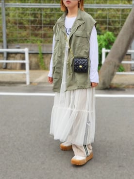 「ISOOK（アイスー）のアイテム（Tシャツ/カットソー）」を使った、rimaさん（レディース・160cm）の秋コーディネート