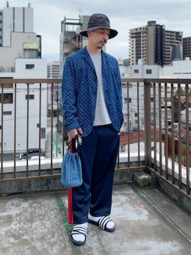 「巾着バッグ」｜「アイテム（財布/小物）」を使った、初珠さん（メンズ・167cm）の秋コーディネート