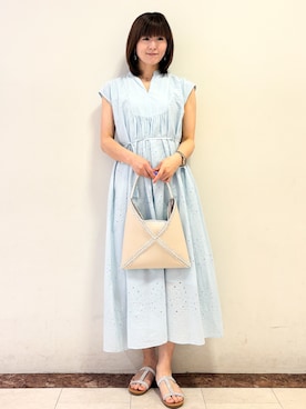 「OPAQUE.CLIP（オペークドットクリップ）のアイレットレース刺繍ワンピース【洗える】（ワンピース、ブルー系）」を使った、micohさん（レディース・166cm）の夏コーディネート
