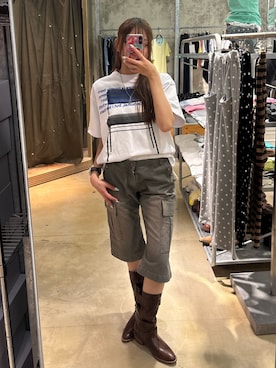 「WHO'S WHO gallery（フーズフーギャラリー）の【OFFICE SERVICES】 OFFICE CHAIR TEE（Tシャツ/カットソー、ホワイト系）」を使った、Hazukiさん（レディース・159cm）の夏コーディネート
