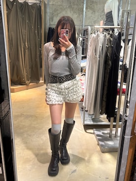 「WHO'S WHO gallery（フーズフーギャラリー）のスプレーロゴレイヤードシアートップス（Tシャツ/カットソー、グレー系）」を使った、Hazukiさん（レディース・159cm）の春コーディネート