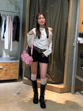 「WHO'S WHO gallery（フーズフーギャラリー）のスタッズオフショルL/Sトップス(ドット/ボーダー)（Tシャツ/カットソー、ホワイト系）」を使った、Hazukiさん（レディース・159cm）の春コーディネート