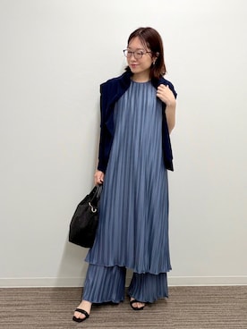 「ITS'DEMO（イッツデモ）の【aruco×ITS’DEMO】プリーツワンピース（ワンピース、ブルー系）」を使った、Saoriさんの春コーディネート