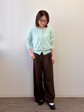 「ITS'DEMO（イッツデモ）の【UVケア／接触冷感／毛玉防止】クルーニットカーディガン（カーディガン/ボレロ、グリーン系）」を使った、Saoriさんの春コーディネート