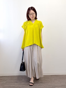 「ITS'DEMO（イッツデモ）の【冷感／速乾】ギャザースキッパーブラウス（シャツ/ブラウス、イエロー系）」を使った、Saoriさんの春コーディネート