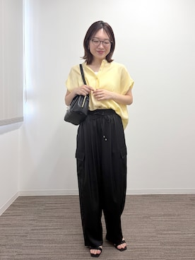「ITS'DEMO（イッツデモ）の【接触冷感／手洗い可】スラブショルダータックブラウス（シャツ/ブラウス、イエロー系）」を使った、Saoriさんの春コーディネート
