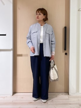 「SHOO・LA・RUE（シューラルー）の【洗濯後しわになりにくい/S-LL/UV】きれいめにもラフにも　フラップポケットがポイントのバンドカラーシャツ（シャツ/ブラウス、ブルー系）」を使った、ぷくりんさん（レディース・159cm）の春コーディネート
