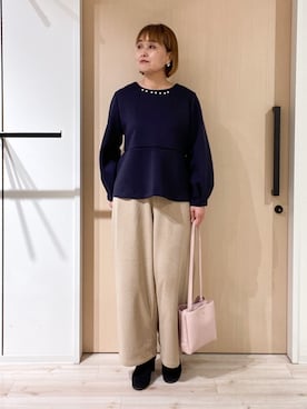 「SHOO・LA・RUE（シューラルー）の【セットアップ可/S-LL/なめらかタッチ】上品見え フェイクパール付きペプラムトップス（Tシャツ/カットソー、ブルー系）」を使った、ぷくりんさん（レディース・159cm）の冬コーディネート