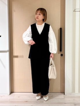 「SHOO・LA・RUE（シューラルー）の【洗濯機可/セットアップ可/S-3L】きちんと楽に。カットジョーゼット ペプラムジレ（ベスト、ブラック系）」を使った、ぷくりんさん（レディース・159cm）の冬コーディネート