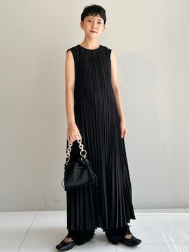 「DRESSTERIOR（ドレステリア）の【ウォッシャブル/オンオフ】プリーツノースリーブワンピース（ワンピース、ブラック系）」を使った、OCHIAIさん（レディース・158cm）の冬コーディネート