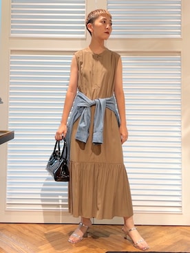 「DRESSTERIOR（ドレステリア）のノースリーブギャザーヘムワンピース（ワンピース、ベージュ系）」を使った、OCHIAIさん（レディース・158cm）の夏コーディネート