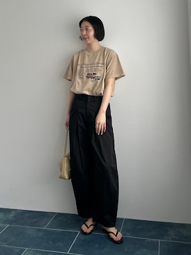 「SLOBE IENA（スローブイエナ）の《接触冷感/追加3》ライトチノタックカーブトラウザー（チノパンツ、ブラック系）」を使った、yukaさん（レディース・172cm）の夏コーディネート