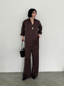 「SLOBE IENA（スローブイエナ）の《シリーズあり/セットアップ可/追加》製品染め イージーパンツ（その他パンツ、ブラウン系）」を使った、yukaさん（レディース・172cm）の夏コーディネート