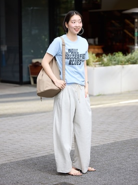 「SLOBE IENA（スローブイエナ）のBAYLEEテリータックトラウザー（スウェットパンツ、グレー系）」を使った、yukaさん（レディース・172cm）の春コーディネート