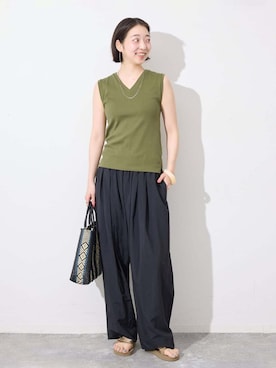 「SLOBE IENA（スローブイエナ）の《WEB限定/追加》撥水タフタタックギャザーイージーパンツ（その他パンツ、ブラック系）」を使った、yukaさん（レディース・172cm）の夏コーディネート