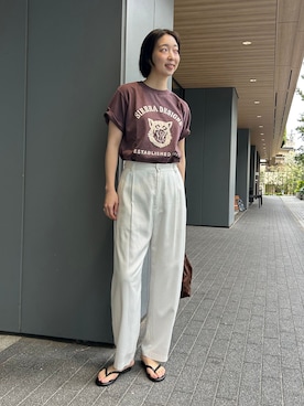 「SLOBE IENA（スローブイエナ）の《3サイズ展開》ワンタックバレルスラックス（スラックス、ホワイト系）」を使った、yukaさん（レディース・172cm）の春コーディネート