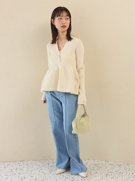 「SLOBE IENA（スローブイエナ）のLE DENIM PINNED FLARE LEG（デニムパンツ、ブルー系）」を使った、chihiroさん（レディース・159cm）の冬コーディネート