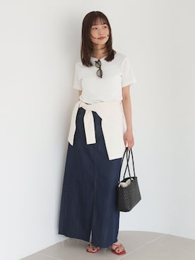 「SLOBE IENA（スローブイエナ）の《WEBのみ4サイズ展開》LE DENIM スリットフレアデニムスカート（デニムスカート、ブルー系）」を使った、chihiroさん（レディース・159cm）の春コーディネート