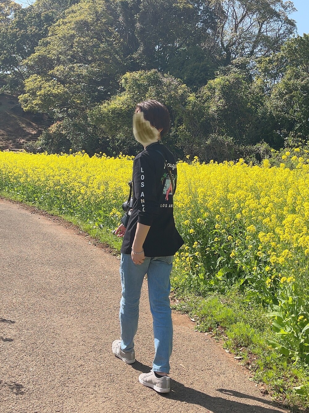 「XLARGEのアイテム（Tシャツ/カットソー、ブラック系）」を使った、りゅうのすけさん（メンズ・174cm）の春コーディネートの1枚目の写真