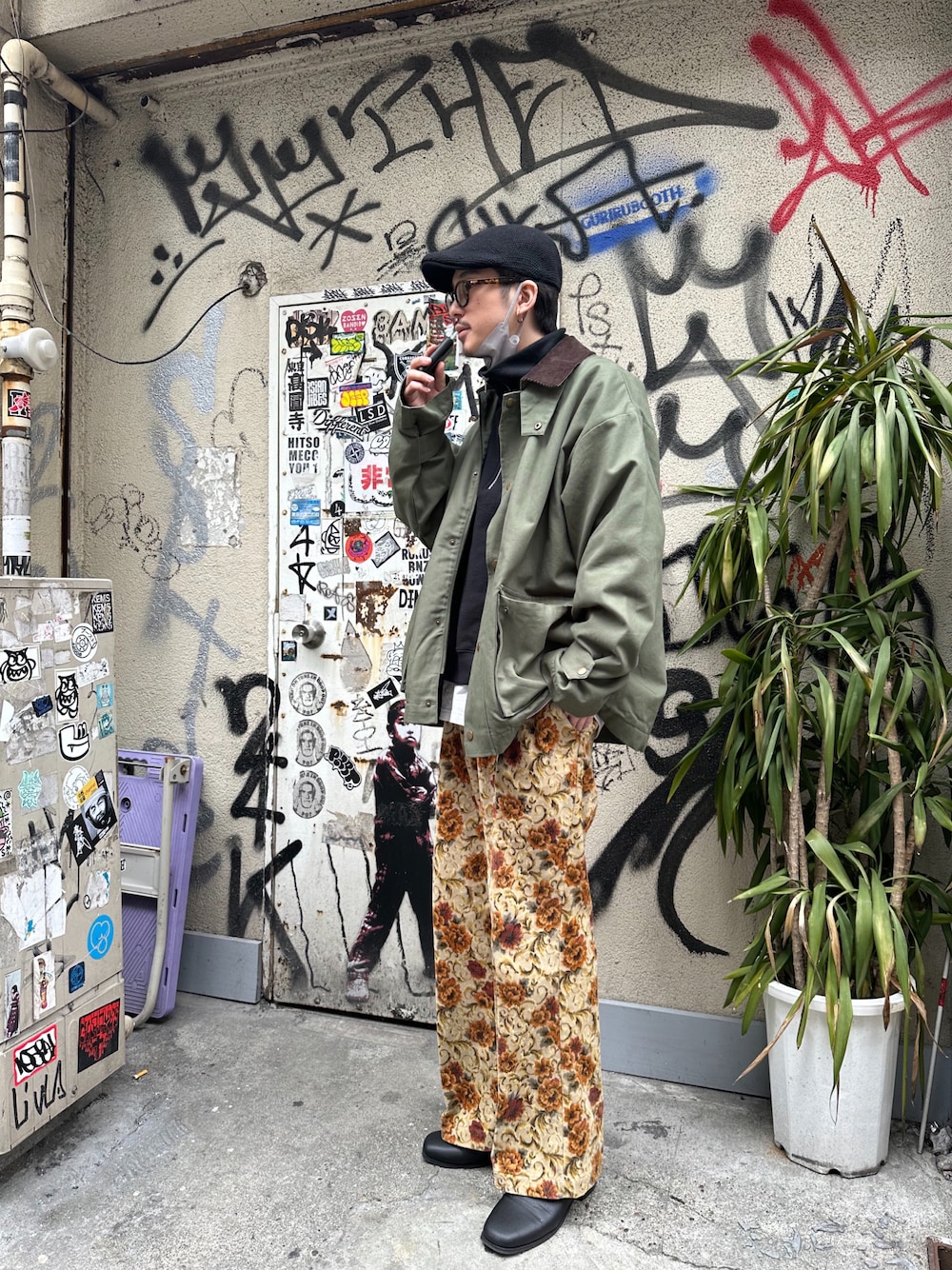 「下北沢、柄パンツ、秋服、ミリタリー、ハンチング」｜「tk.TAKEO KIKUCHIのアイテム（パンツ、イエロー系）」を使った、mjさん（メンズ・172cm）の秋コーディネートの1枚目の写真