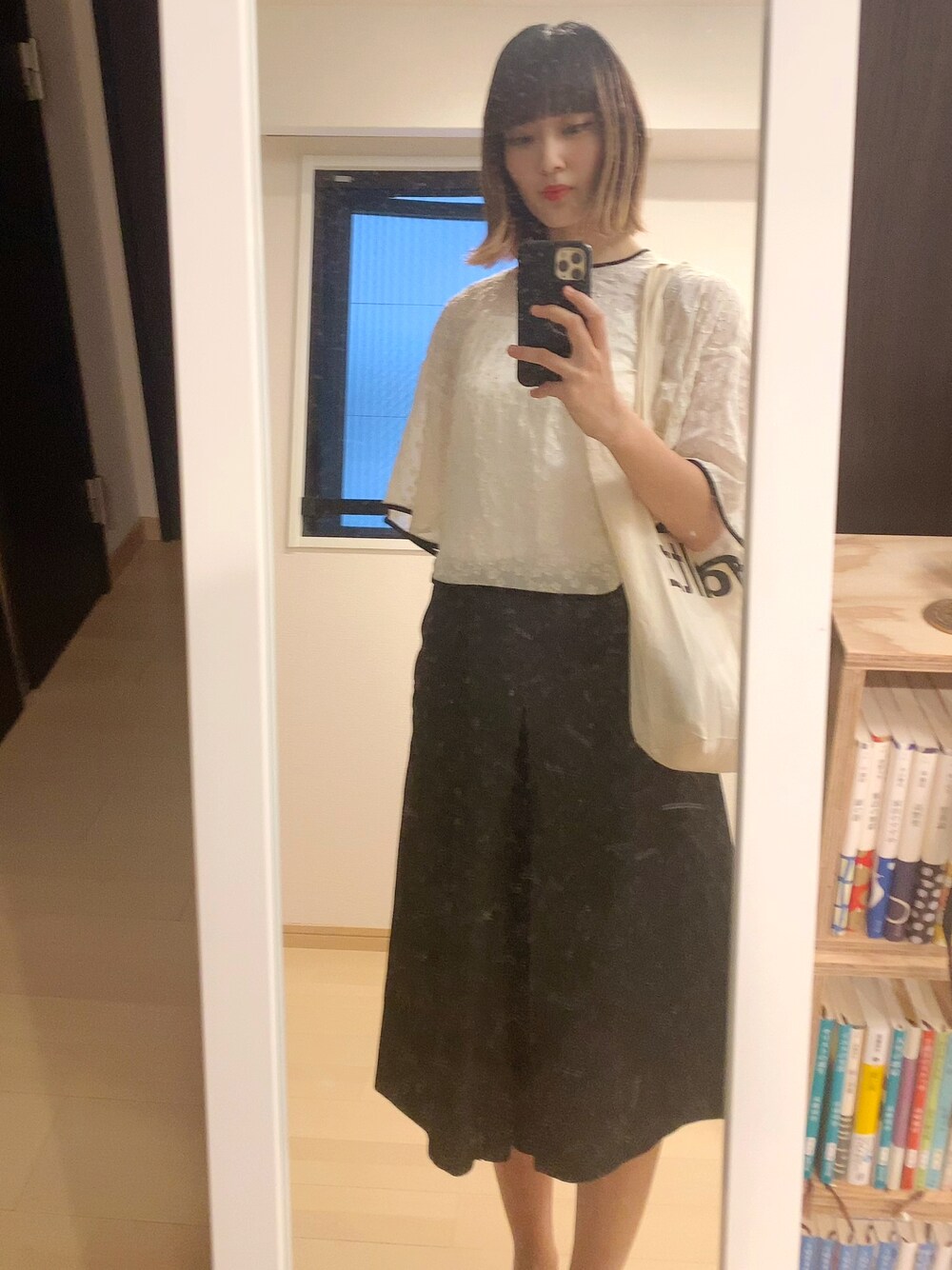 「秋冬コーデ、オトナ女子、パンツスタイル、ガウチョパンツ、白ブラウス」｜「mameのアイテム（トップス、ホワイト系）」を使った、ゆずちんさん（レディース・167cm）の秋コーディネートの1枚目の写真