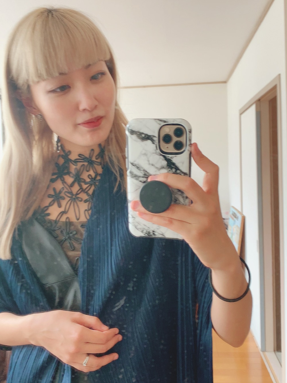 「kasia、お出かけコーデ」｜「PLEATS PLEASEのアイテム（ストール/ショール、ブルー系）」を使った、ゆずちんさん（レディース・167cm）の春コーディネートの1枚目の写真