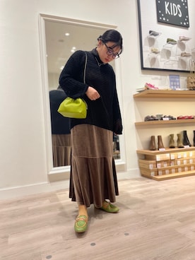「ベロアスカート」｜「アイテム（ローファー）」を使った、WA浜松市野店さん（レディース・163cm）の冬コーディネート
